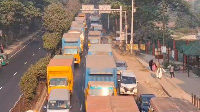 ঢাকা-চট্টগ্রাম মহাসড়কের গজারিয়া অংশে ১৩ কিলোমিটার দীর্ঘ যানজট