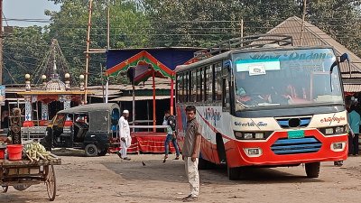 দুই জেলায় বাস চলাচল স্বাভাবিক