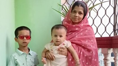 দুই সন্তানকে নিয়ে হুরে জান্নাত