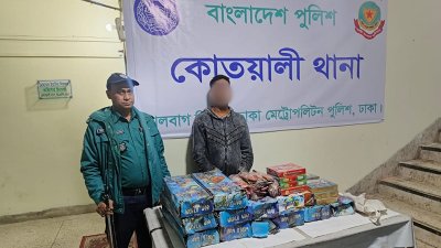 ৩৫ কেজি আতশবাজিসহ একজন গ্রেফতার