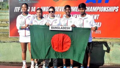 টেনিস দলের খেলোয়াড়রা