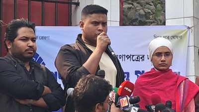 চাষাঢ়া শহীদ মিনারে জুলাই বিপ্লবের ঘোষণাপত্রের দাবিতে এক পথসভায় হাসনাত আবদুল্লাহ