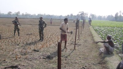 সীমান্তে বিএসএফের বেড়া নির্মাণ