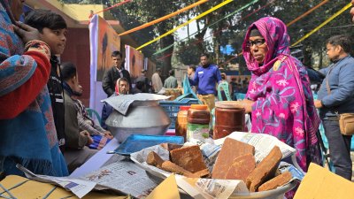 মেলা থেকে ক্রেতারা খুব সহজেই খাঁটি খেজুর গুড় কিনতে পারবেন