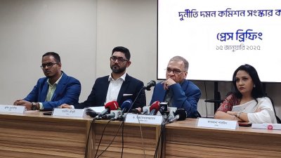 টিআইবি কার্যালয়ে সংবাদ সম্মেলনে সুপারিশগুলো তুলে ধরেন দুদক সংস্কার কমিশনের প্রধান ড. ইফতেখারুজ্জামান