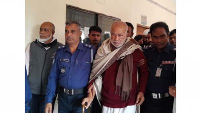 ইঞ্জিনিয়ার মোশাররফ হোসেনকে কঠোর নিরাপত্তার মধ্য দিয়ে চট্টগ্রাম আদালতে হাজির করা হয়