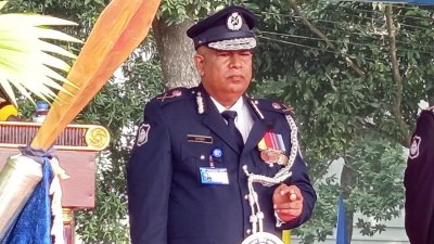 কুচকাওয়াজে প্রধান অতিথির বক্তব্যে পুলিশের মহাপরিদর্শক (আইজিপি) বাহারুল আলম