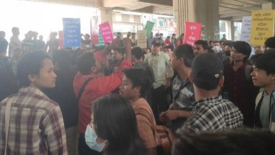 এনসিটিবির সামনে পাহাড়ি শিক্ষার্থীদের ওপর হামলা