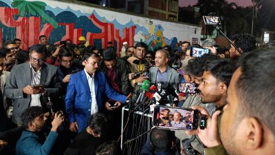 বক্তব্য রাখছেন আইন উপদেষ্টা আসিফ নজরুল