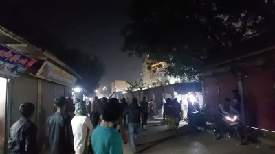 দুই পক্ষের মধ্যে ধাওয়া-পাল্টা ধাওয়ার ঘটনা ঘটে
