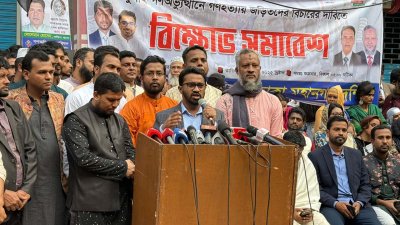 বক্তব্য দিচ্ছেন মো. রাশেদ খান