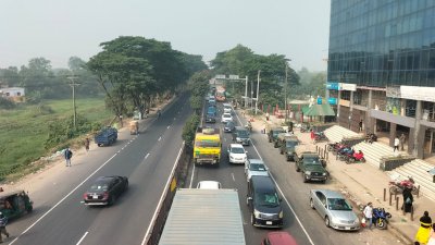 ঢাকা-চট্টগ্রাম মহাসড়কে দীর্ঘ যানজট