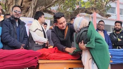 পঞ্চগড়ে শীতার্ত মানুষের মাঝে কম্বল বিতরণ করেছেন জাতীয় নাগরিক কমিটির মুখ্য সংগঠক সারজিস আলম