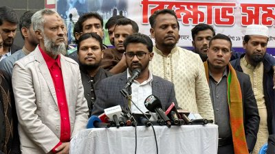 সমাবেশে বক্তব্য রাখছেন গণঅধিকার পরিষদের সাধারণ সম্পাদক মো. রাশেদ খাঁন