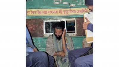 জাবির ছাত্রী হল থেকে যুবক আটক