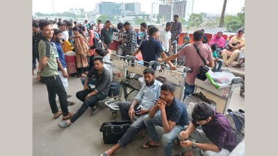 মালয়েশিয়া যেতে না পারা কর্মীরা (ফাইল ছবি)