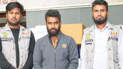 ডিবি হেফাজতে গ্রেফতার ব্যক্তি