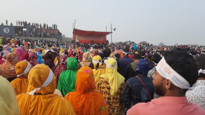 বেক্সিমকো ইন্ডাস্ট্রিয়াল পার্কের সব কারখানা খুলে দেওয়ার দাবিতে শ্রমিকদের গণসমাবেশ