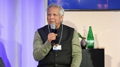 দাভোসে ওয়ার্ল্ড ইকোনমিক ফোরামের বার্ষিক সম্মেলনে ড. ইউনূস। ছবি: পিআইডি