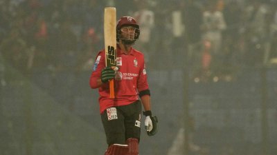 মাহমুদউল্লাহ হাফ সেঞ্চুরি করেন