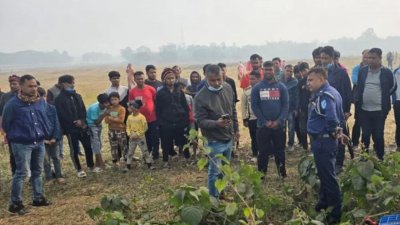 সাভার কেন্দ্রীয় গো প্রজনন ও দুগ্ধ খামার থেকে ঘাস কাটা এক শ্রমিকের গলাকাটা লাশ উদ্ধার করেছে পুলিশ