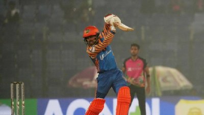মিরাজ ৭০ রানের ঝলমলে ইনিংস খেলেন