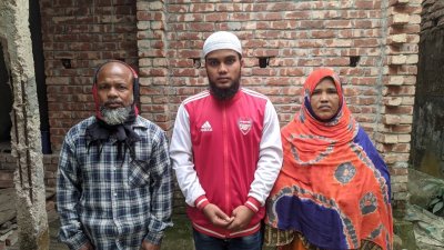 বাবা-মায়ের সঙ্গে মাজেদুল