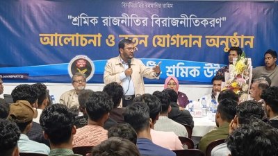 বক্তৃতা করছেন এবি পার্টি'র চেয়ারম্যান মজিবুর রহমান মঞ্জু