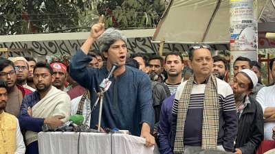 বক্তৃতা করছেন গণসংহতি আন্দোলনের প্রধান সমন্বয়ক জোনায়েদ সাকি