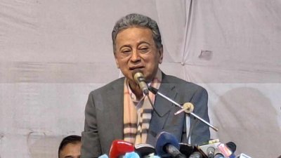 বক্তব্য দিচ্ছেন  আমীর খসরু মাহমুদ চৌধুরী