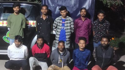 ১০ ছিনতাইকারীকে গ্রেফতার করে র‌্যাব-২