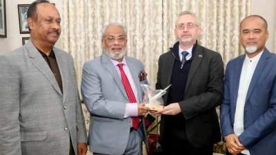 জাতীয় পার্টির কার্যালয়ে জিএম কাদেরের সঙ্গে ইউরোপীয় ইউনিয়নের রাষ্ট্রদূত মাইকেল মিলার