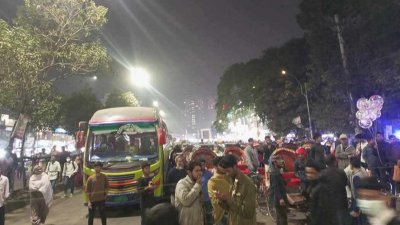 সায়েন্সল্যাবে শিক্ষার্থীদের সড়ক অবরোধ