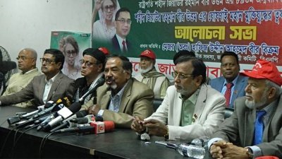 জাতীয়তাবাদী মুক্তিযোদ্ধা দল আয়োজিত সভায় বক্তব্য রাখছেন মেজর (অব.) হাফিজ উদ্দিন আহমেদ