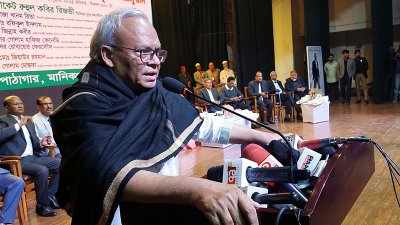 মানিকগঞ্জ জেলা শিল্পকলা একাডেমিতে এক অনুষ্ঠানে বক্তব্য দেন রুহুল কবির রিজভী