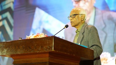 বক্তব্য রাখছেন  শিক্ষা উপদেষ্টা অধ্যাপক ওয়াহিদউদ্দিন মাহমুদ