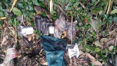 পরিত্যক্ত অবস্থায় সাতটি গ্রেনেড উদ্ধার করা হয়