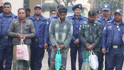 গ্রেফতার তিন আসামি