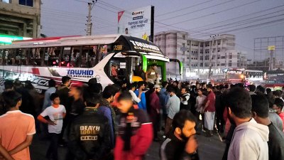 শিক্ষার্থীদের সড়ক অবরোধ