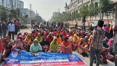 ন্যূনতম মজুরি বাস্তবায়নের দাবিতে ট্যানারিশ্রমিকদের বিক্ষোভ