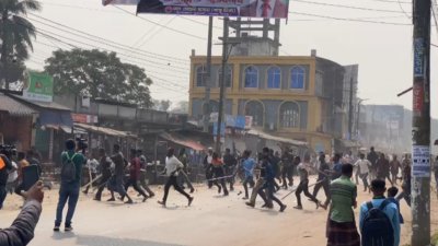 দুই পক্ষের ধাওয়া-পাল্টা ধাওয়া