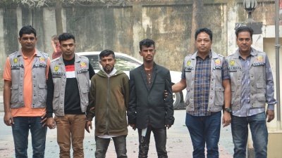ডিবি হেফাজতে গ্রেফতার ব্যক্তিরা