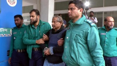 কড়া নিরাপত্তার মধ্য দিয়ে আদালতে তোলা হয় সাবেক সমাজকল্যাণমন্ত্রী নুরুজ্জামান আহমেদকে