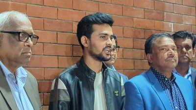 চিটাগংয়ের মালিকের মন্তব্যে ক্ষোভ প্রকাশ করেন আসিফ মাহমুদ