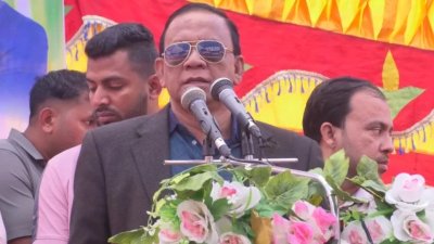নোয়াখালীতে শীতবস্ত্র বিতরণ অনুষ্ঠানে বক্তব্য দেন ব্যারিস্টার এ এম মাহবুব উদ্দিন খোকন