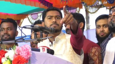 নারায়ণগঞ্জের সোনারগাঁ পৌরসভা মাঠে আলোচনা সভায় বক্তব্য রেখেছেন গণঅধিকার পরিষদের কেন্দ্রীয় কমিটির সভাপতি নুরুল হক নুর