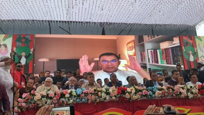 শনিবার বিকালে জেলা বিএনপির সম্মেলনে প্রধান অতিথি হিসেবে ভার্চুয়ালি যুক্ত হন দলের ভারপ্রাপ্ত চেয়ারম্যান তারেক রহমান