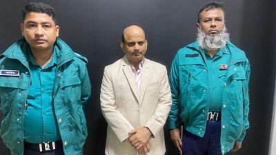 গ্রেফতার ফখরুল আনোয়ার চৌধুরী