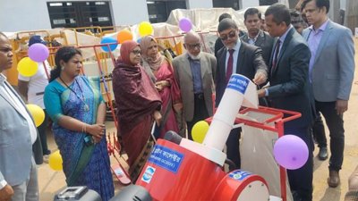 বাংলামার্কের ওয়ার্কশপে ব্রি কৃষিযন্ত্র প্রস্তুত ও বিপণনের উদ্বোধন করা হয়