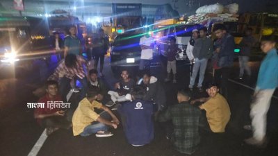 গত জুলাই-আগস্টে অভ্যুত্থানে আহতদের পুনর্বাসন, ক্যাটাগরি পদ্ধতি বাতিলসহ দ্রুত সময়ের মধ্যে উন্নত চিকিৎসার দাবিতে ফেনীতে ঢাকা-চট্টগ্রাম মহাসড়ক অবরোধ করেছেন আহত শিক্ষার্থীরা